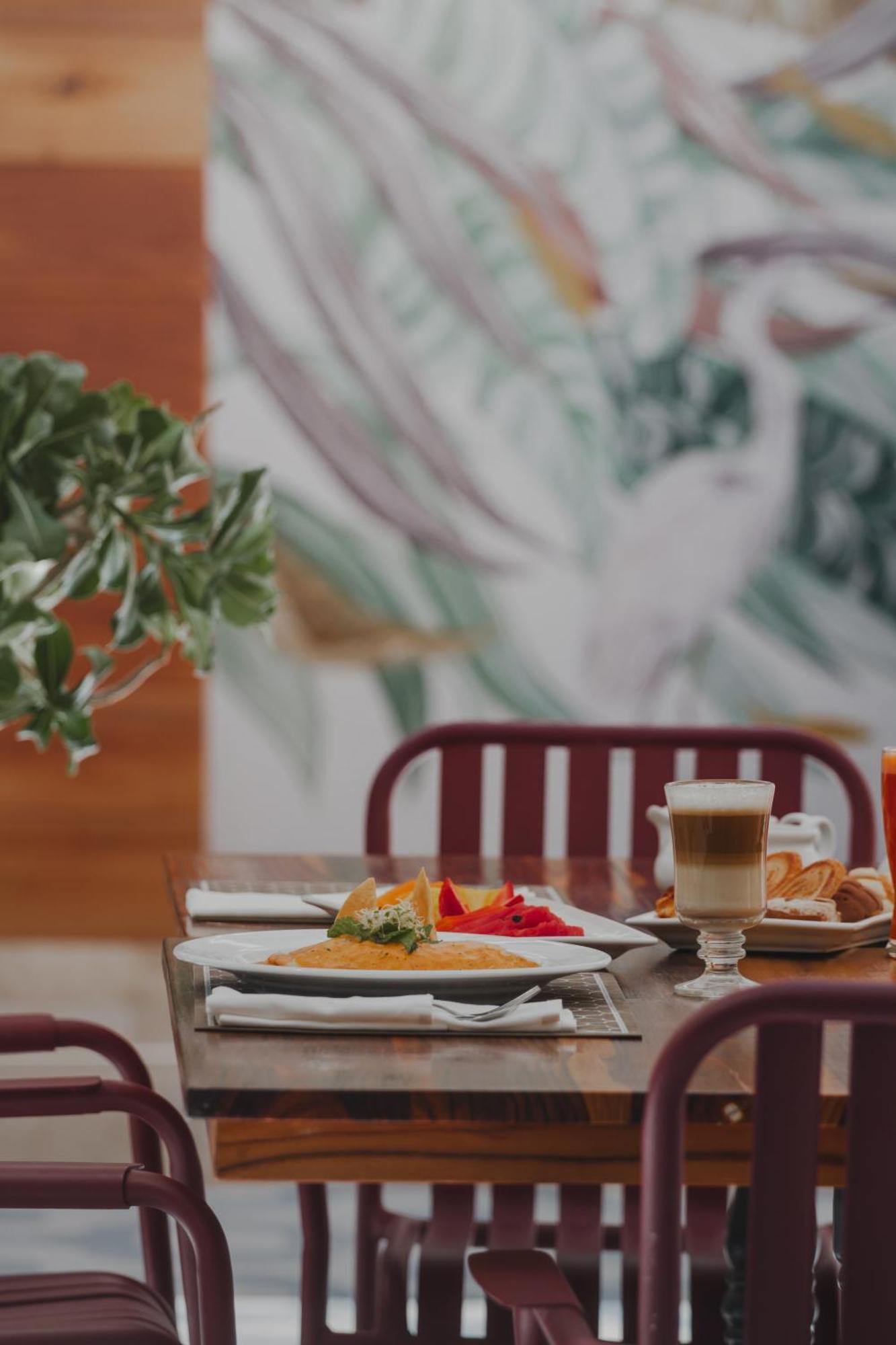 Hotel Catedral La Paz Bagian luar foto Breakfast at the hotel