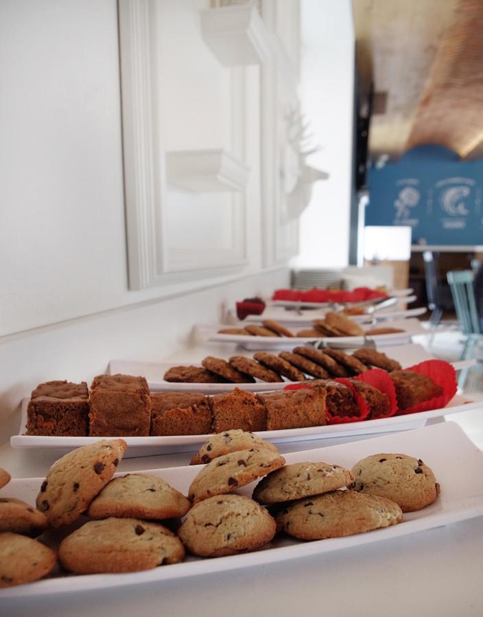 Hotel Catedral La Paz Bagian luar foto A selection of Italian cookies